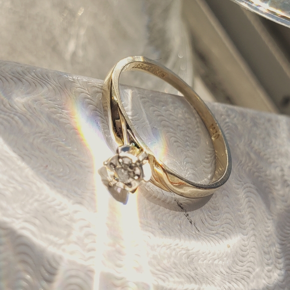 Vintage Stylecraft 10kt gold and diamond ring size 6 - Picture 9 of 16